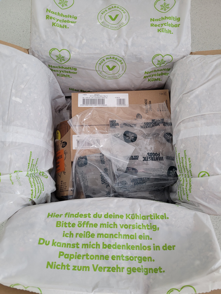 Gekühltes Velivery-Paket mit Isolierverpackung und Gelpacks